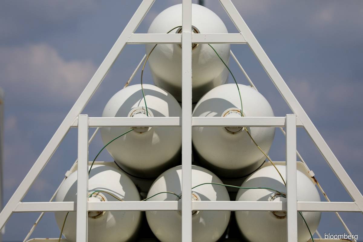 EU plans quicker investments in big projects from hydrogen to 5G